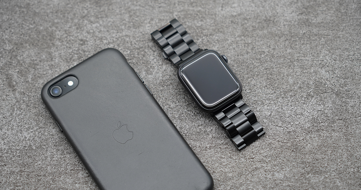 レビュー】価格に似合わない高級感に驚く ブラックステンレス Apple Watch バンド44mm用