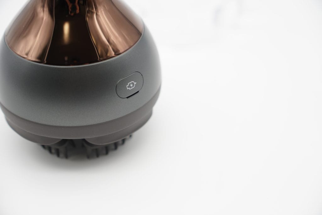 デザイン賞受賞の頭皮マッサージ器 breo（ブレオ）レビュー 毎日の頭皮 