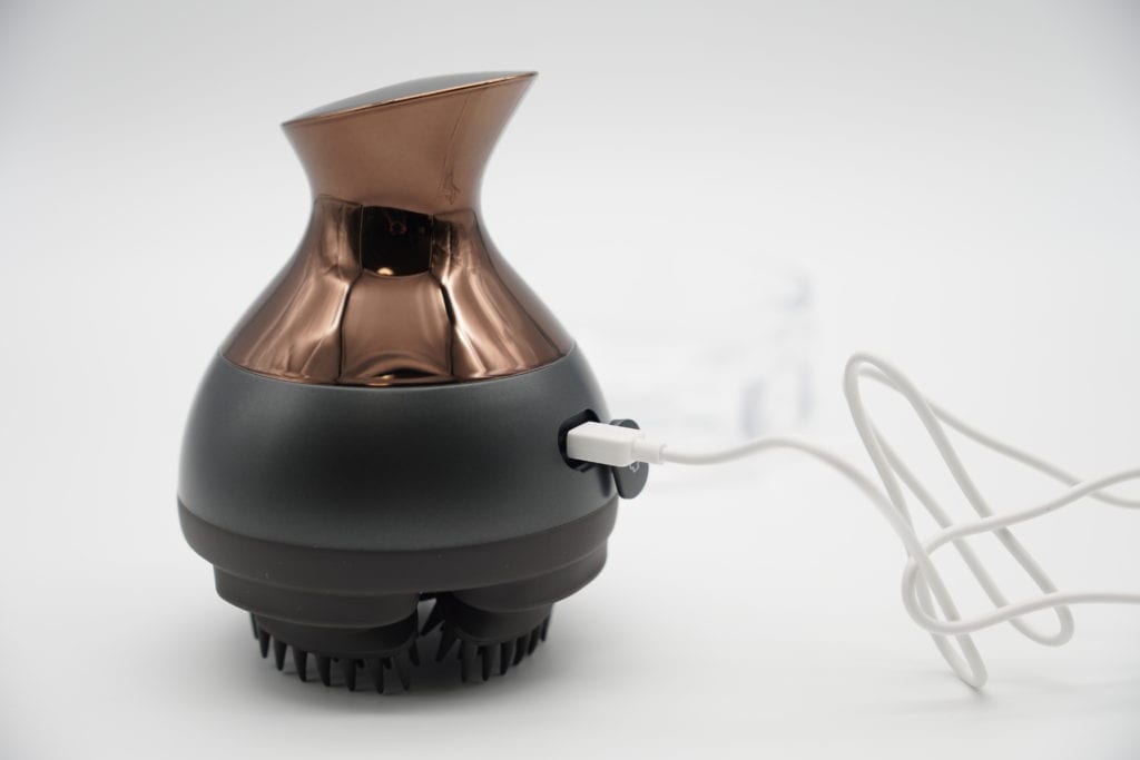 デザイン賞受賞の頭皮マッサージ器 breo（ブレオ）レビュー 毎日の頭皮 