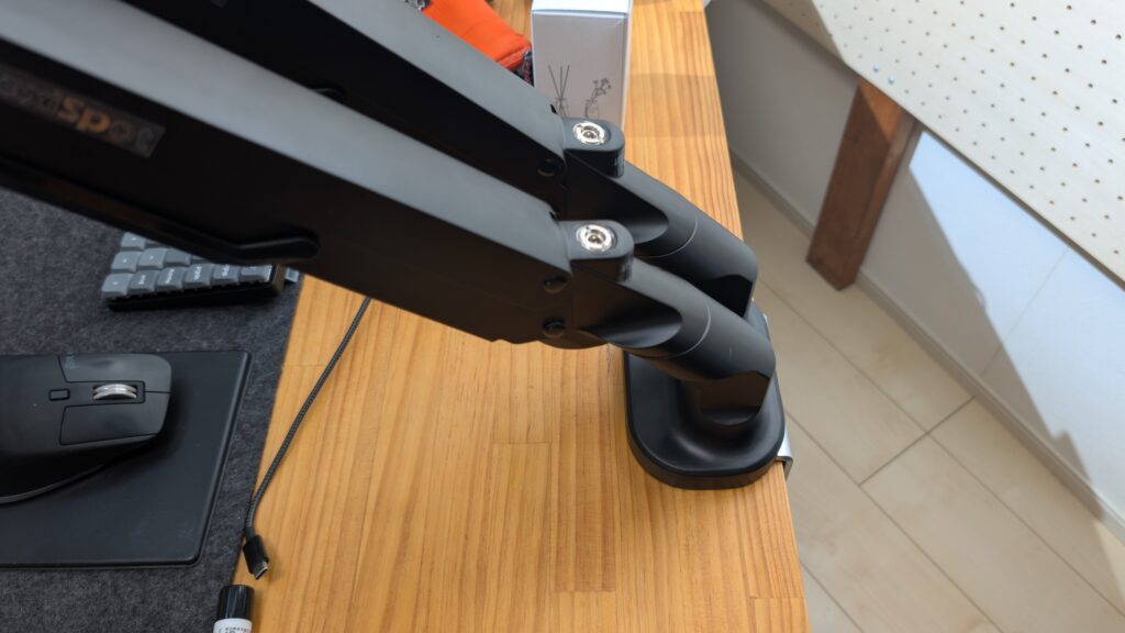 FLEXISPOT F8LD デスクへクランプで固定