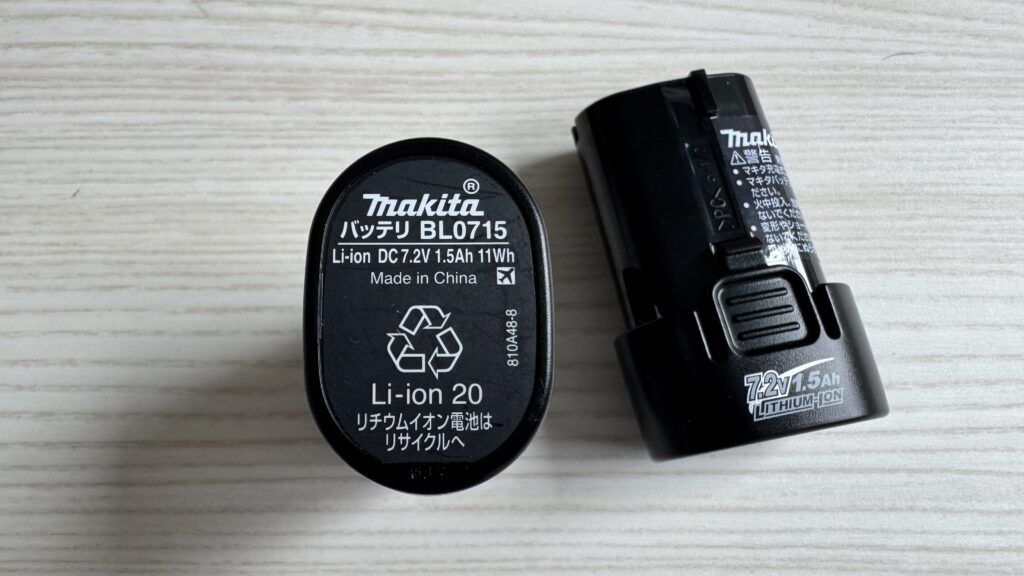 本体から外したリチウムイオンバッテリー